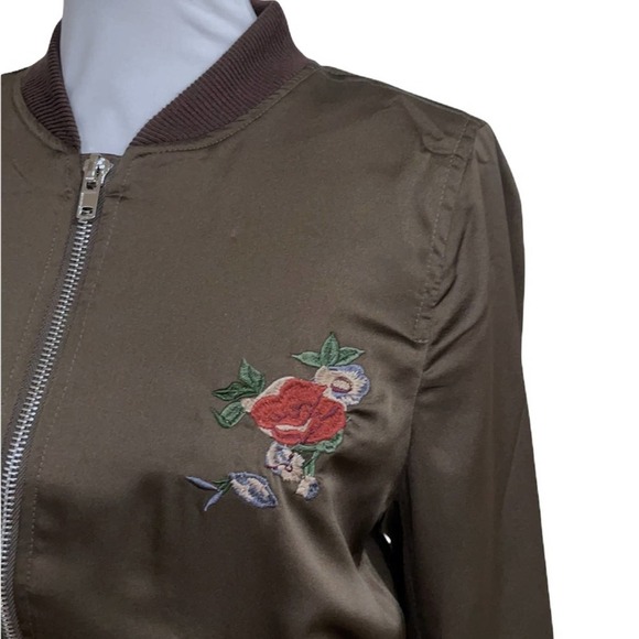 NWOT Olivaceous Floral Embroidered Brown Satin Bomber Jacket SZ L - Picture 3 of 8